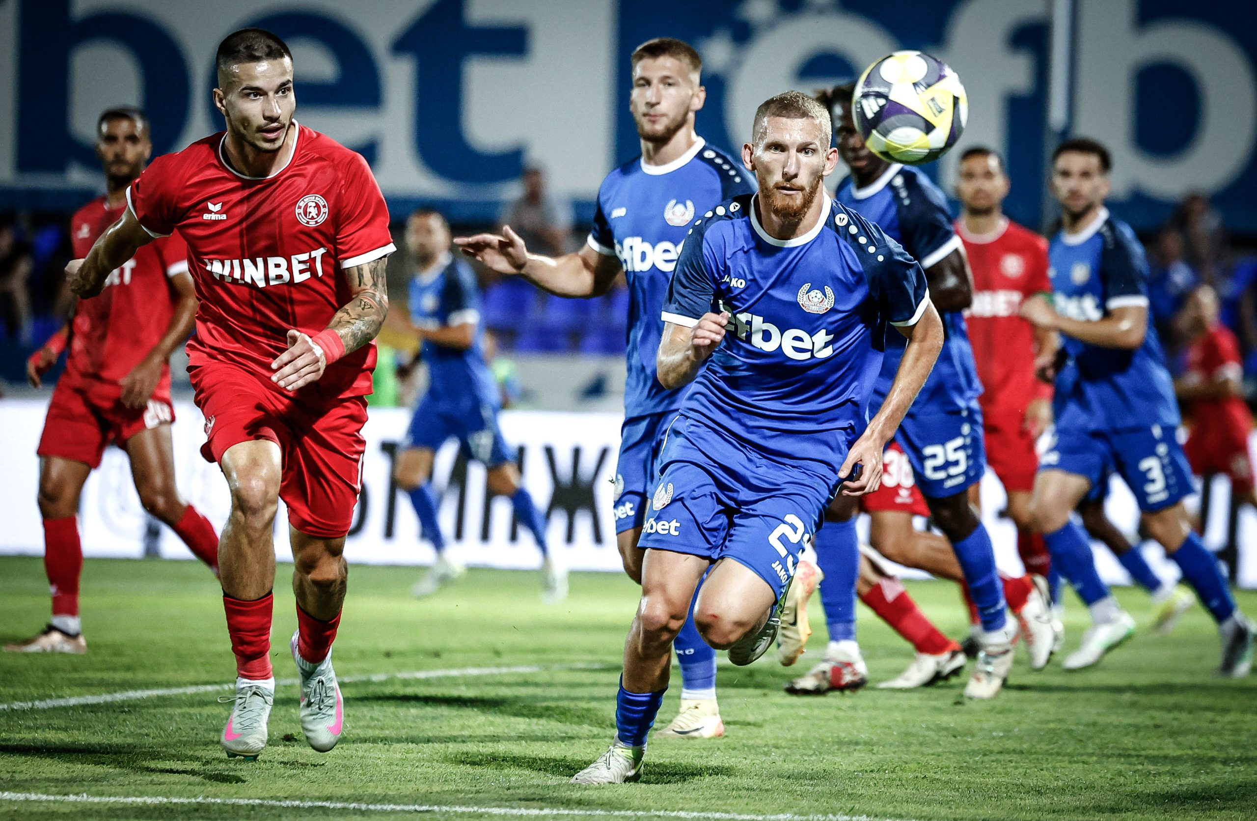 Ботев Враца срещу Монтана