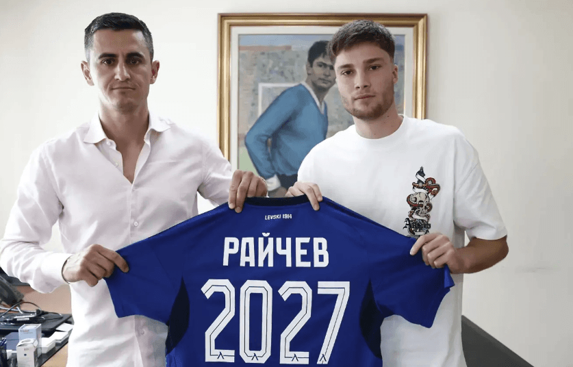 Адриан Райчев отново с фланелката на Левски
