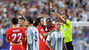 Изгонването на Бриил Емболо от мача Аржентина - Швейцария
