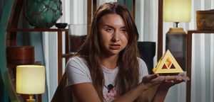 Цвети Велева от Ергенът държи пирамида