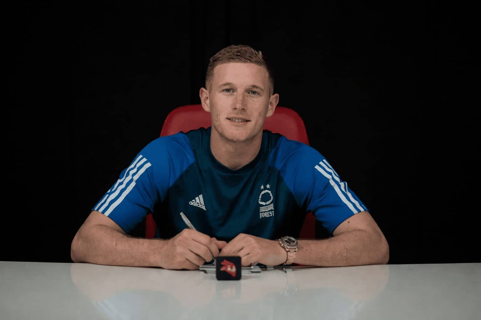 Елиът Андерсън и трансферният интерес на Манчестър Сити и Манчестър Юнайтед