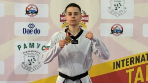 Християн Георгиев с медал от европейското първенство по таекуондо