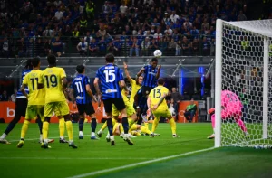 Две равенства на Наполи и Интер оставиха битката за Скудетото жива