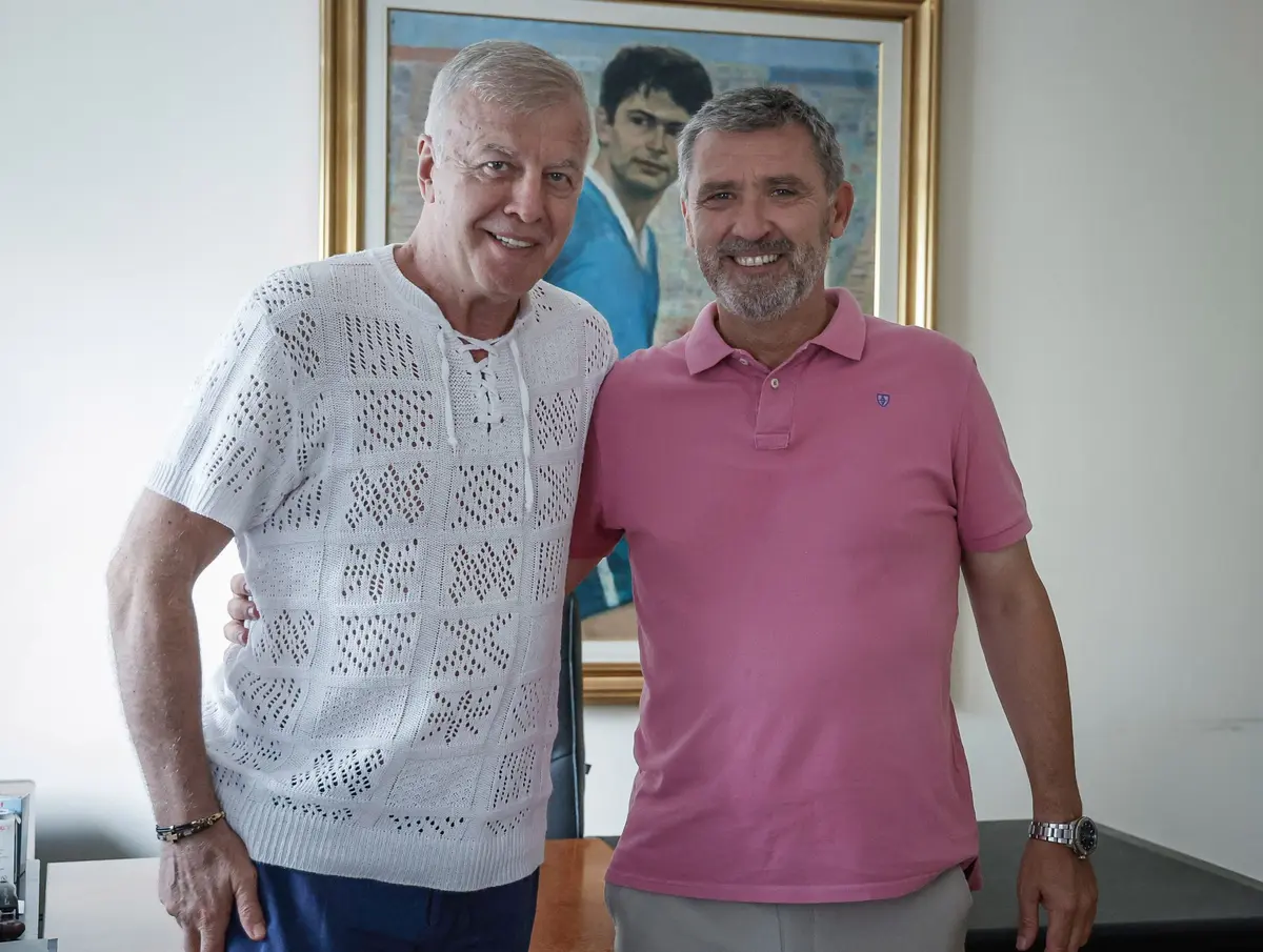 Наско Сираков и новият треньор на ДЮШ Левски Емилио Ларас