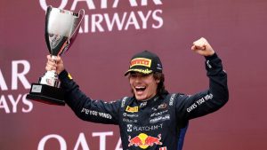 Никола Цолов с трофея от Гран При на Мелбърн