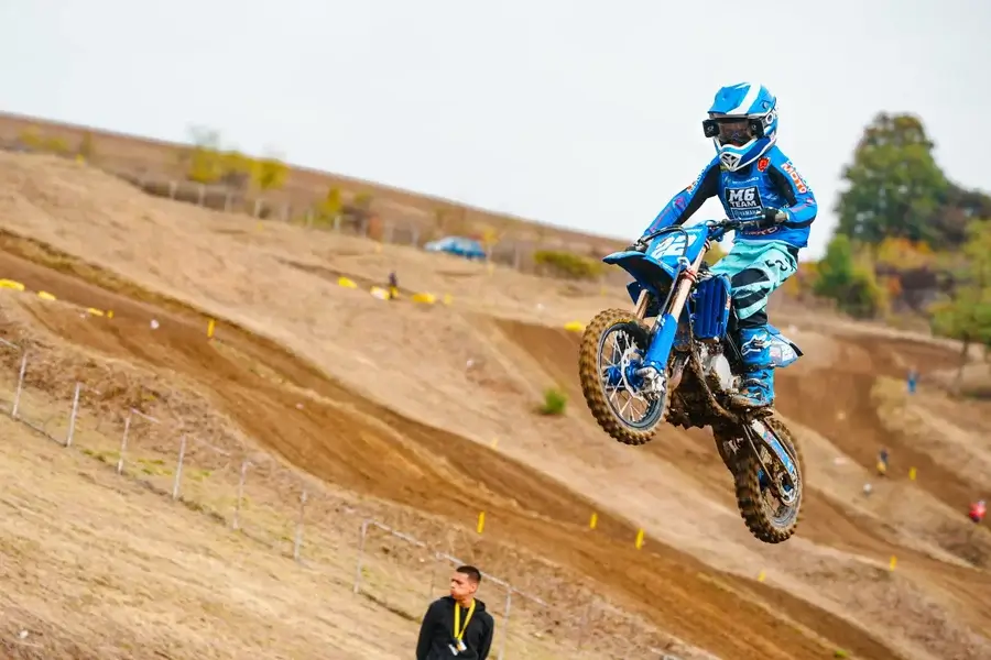 Радостин Присадов мотокрос, M6 Yamaha Racing Team, в скок над трасето