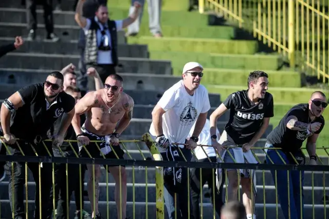 Ултраси на Славия