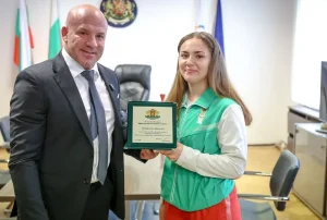 Василева и Нейкова преодоляха предварителната фаза на световното по фехтовка в Хонконг
