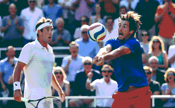 Волейбол срещу тенис